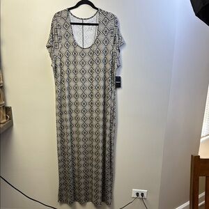 Torrid Black and White Dolman Sleeve Maxi Dress